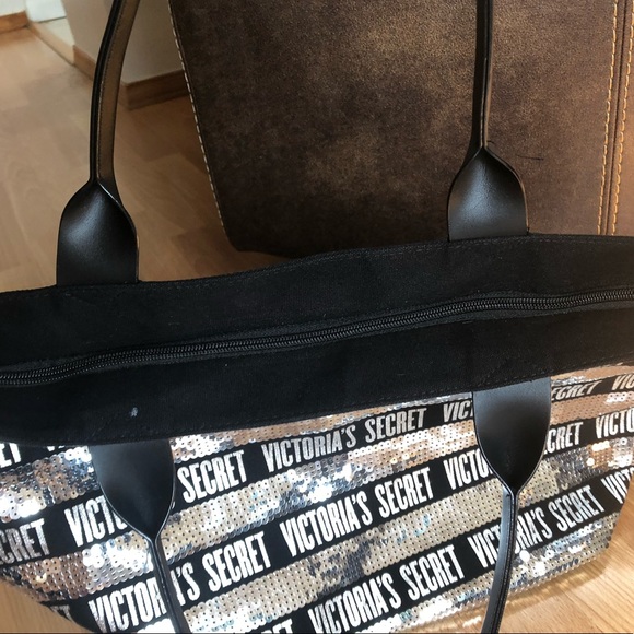 VICTORIA’s SECRET — NWOT silver sequin tote bag - Picture 7 of 7
